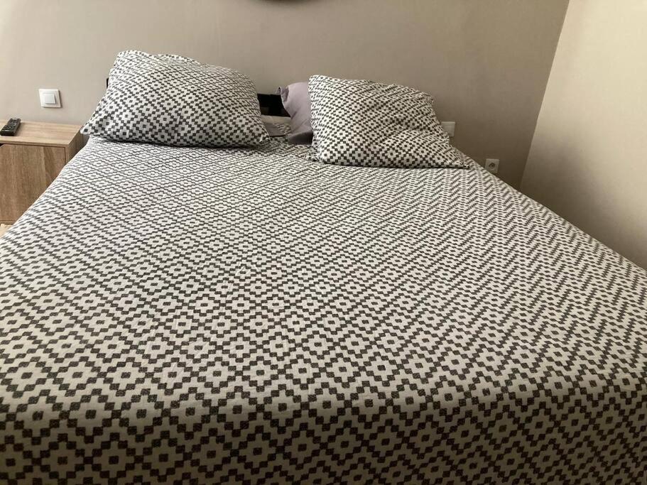 T 2 Calme&Douceur Apartment Tarbes Bagian luar foto